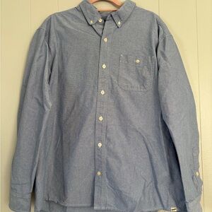 Duluth Trading Co Men’s Blue Chambray Casual Untucked Length Button-Down Shirt